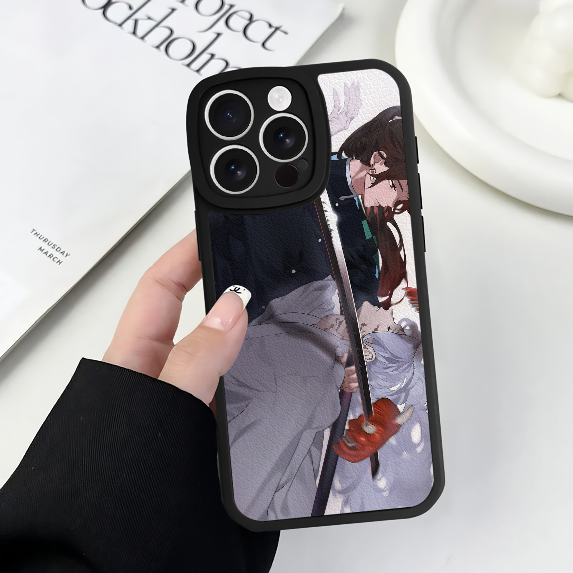 （画像用） 鬼滅の刃（きめつのやいば）竈門 炭治郎／かまど たんじろう Kamado Tanjirou 【iPhone 16シリーズ対応】シリコンスマホケース（レザー調） 材質：シリコン